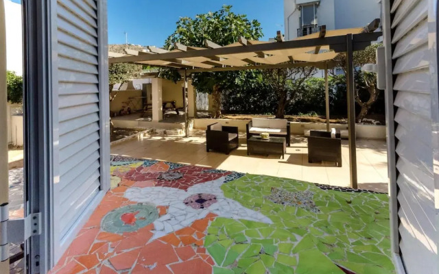 Aquarius - Glyfada Detached House