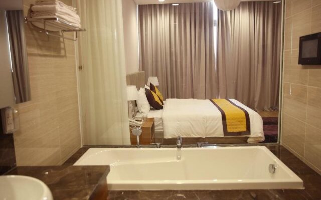 Dolphin Plaza Apartment