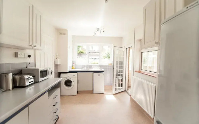 Watford stays - 4bed house