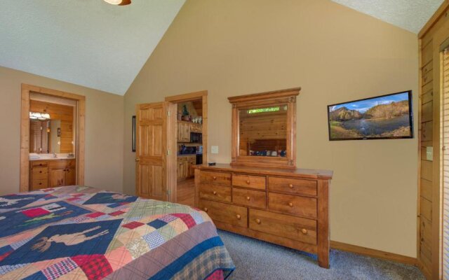 Eagles Point Lodge, 4 Bedrooms, Sleeps 16, View, Pool Access, Game Room