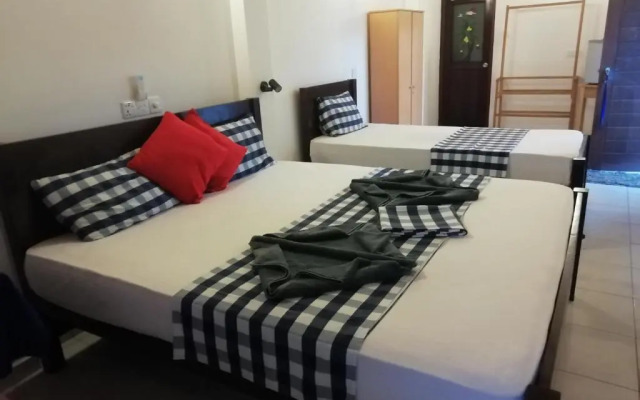 Universal Beach Guest House  Restaurant