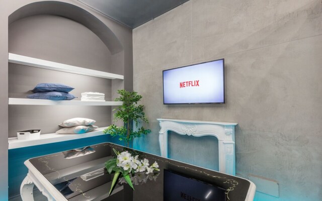 Into Apartments - Studio Somis
