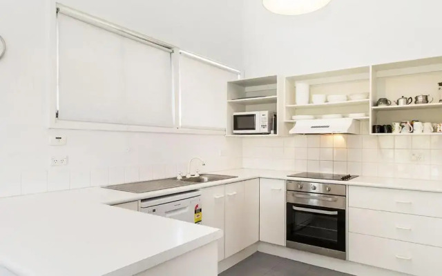 'Matilda' - Spacious & centrally located with great lake views