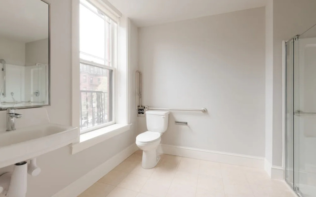 Oakwood At 234 Newbury