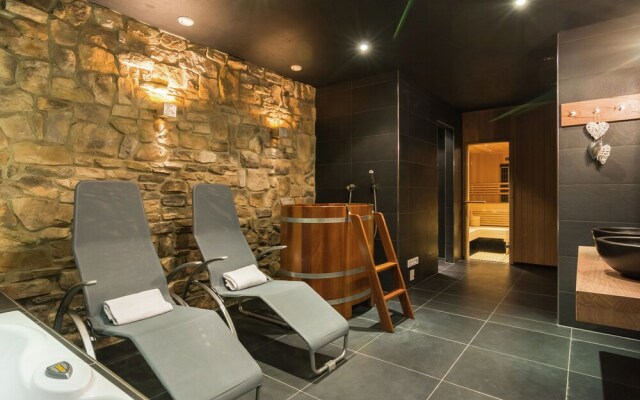 Chalet in Piesendorf with Sauna, Hot Tub, Pool, Whirlpool