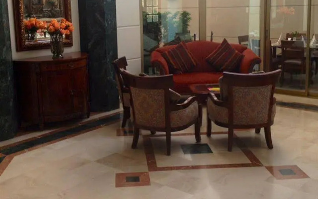 La Colina Suites