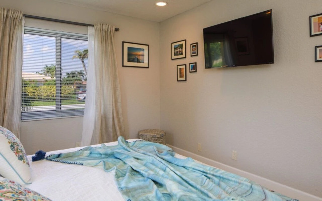 Golfview - Short Term Rental Certified by Weston. Private & Sanitized, Perfect for Social Distancing & Working From Home. Self Check-in. Private Pool, Pet Friendly. Super-host Support