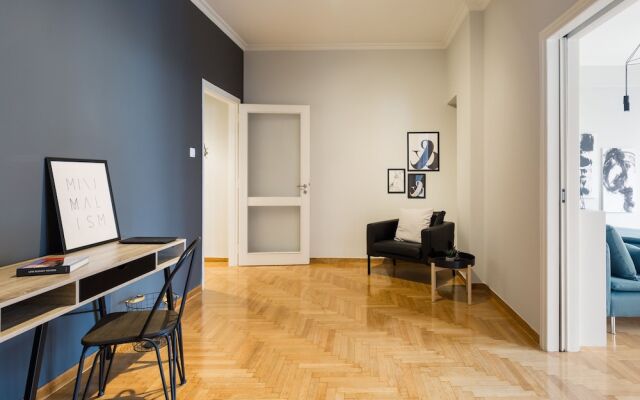 UPSTREET Acropolis Core Bright Modern Apt