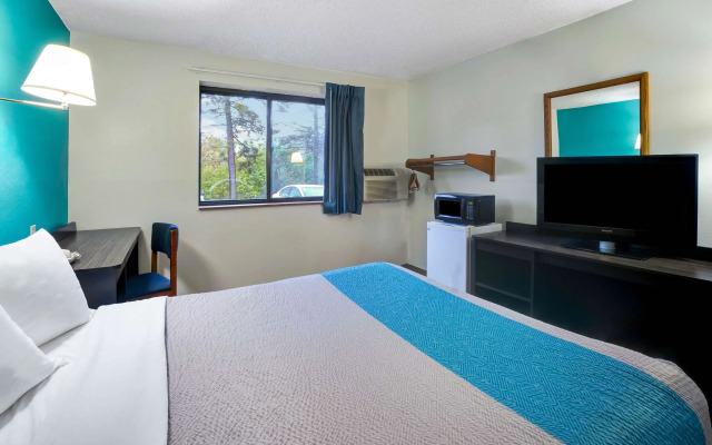 Motel 6 Montoursville, PA - Williamsport