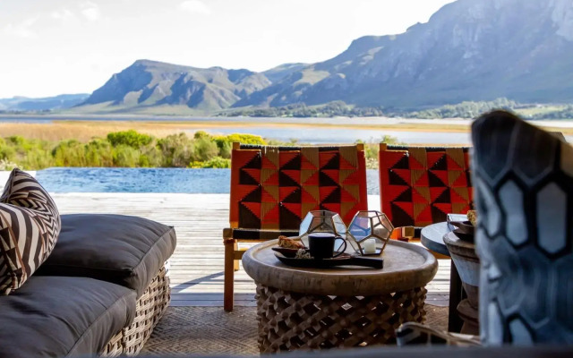 Perivoli Lagoon House