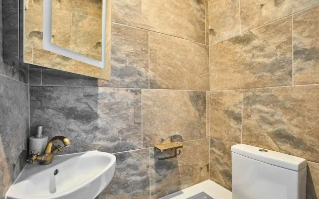 Host Stay Snowdrop Crescent I