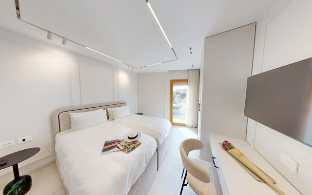 *King David Residences*2 Bd*Pool/Gym/Parking*