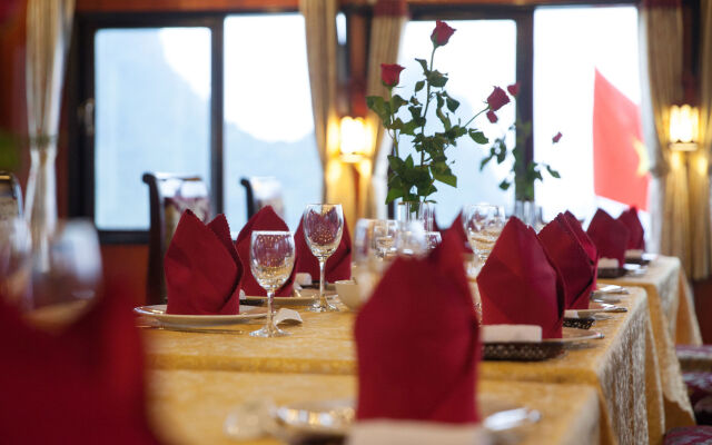 Rosa Cruise Halong