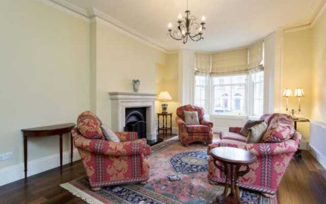 The Liam Neeson Suite by 5STARSTAY