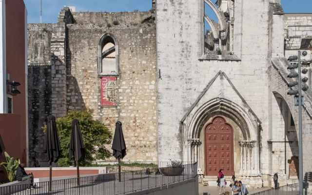 LV Premier Chiado CH1 Balcony Central Elevator