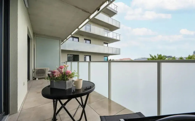 Latte Apartament Parking by Renters