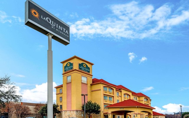 La Quinta Inn & Suites by Wyndham DFW Airport West - Bedford