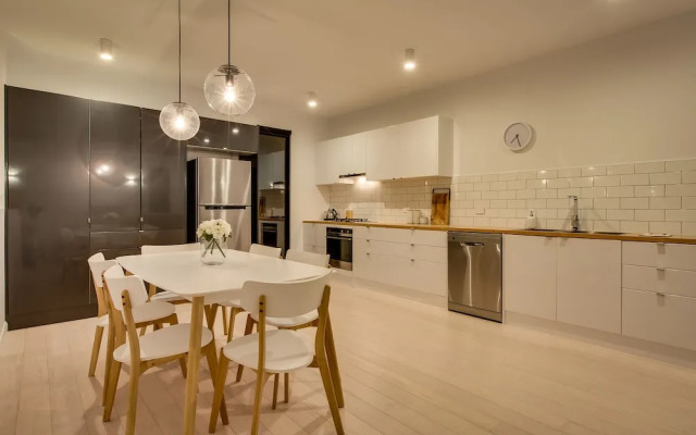 White Room Apartments