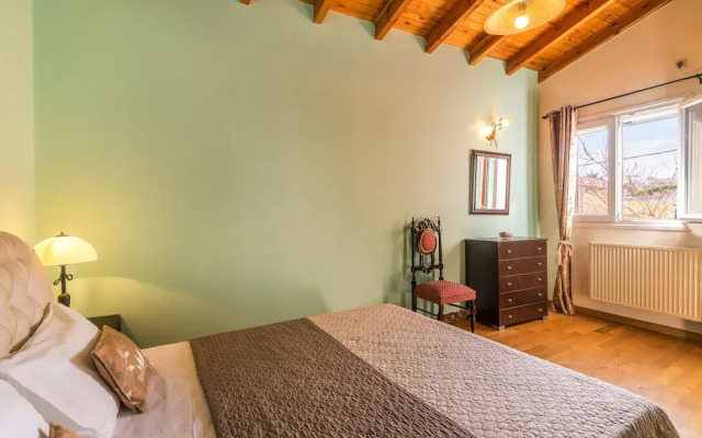 Garitsa De Lux