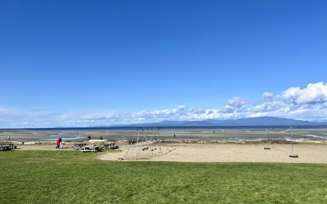 Sea Edge Beachside Hotel