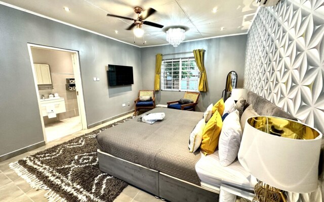 Luxurious Villa With Private Pool, Hot Tub and Bar