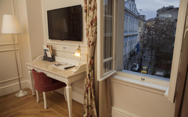 Corinne Art & Boutique Hotel