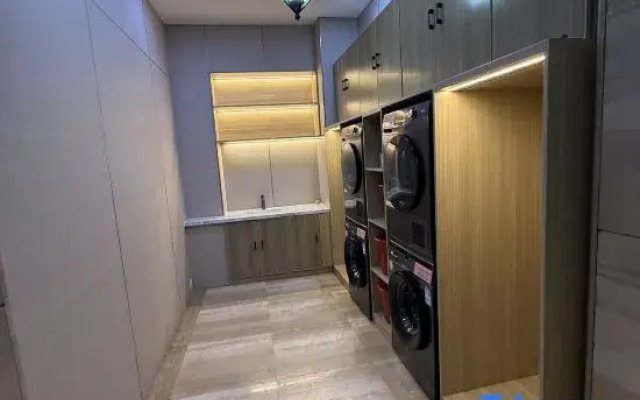 Waiting Hotel (Luoshan Road , Pudong New Area, Shanghai)