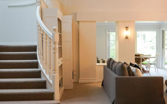 KEVALIER PARK Berry 4pm check out Sundays