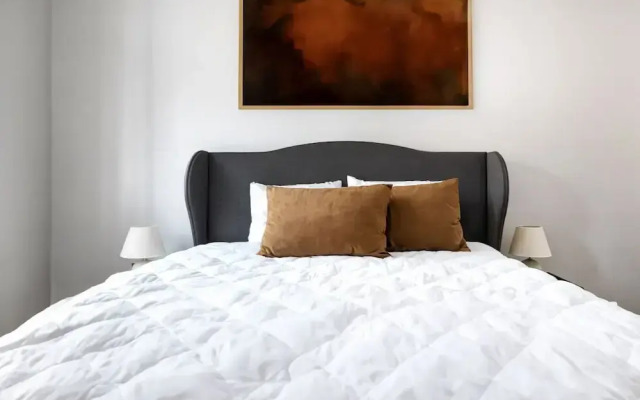 Sophisticated 2 Bedrooms by Spitafields