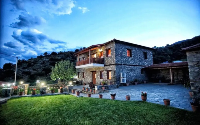 Traditional Apartments Tsikrikonis