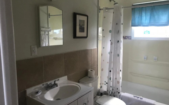 Anchor Motel and Suites