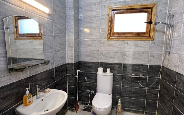 Immaculate 3-bed Apartment sea View