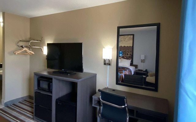 Super 8 by Wyndham Independence KS