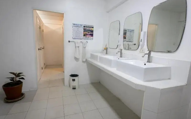 Bodega Party City Center Bangkok - Hostel