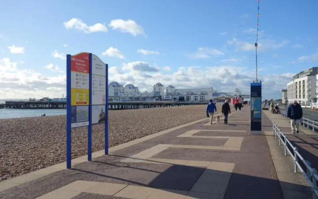 Ann Apartments opposite the Pier with sea view