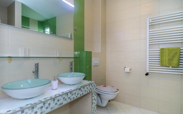 Beautiful Home in Medulin With Wifi and 5 Bedrooms