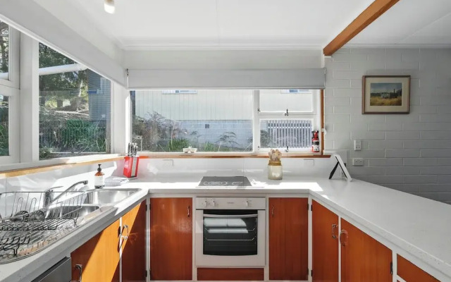 Coningham Beach House - 3 Bedrooms