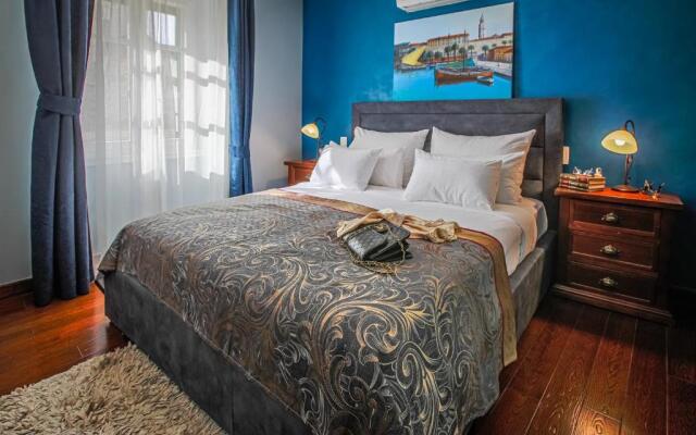 Theatre Luxury Rooms