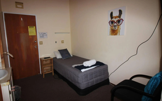 Sunflower Lodge – Guest Rooms – New Plymouth