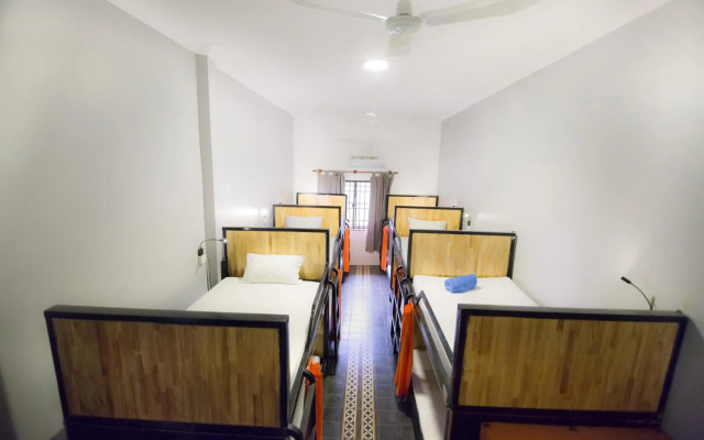 Pool Party Hostel