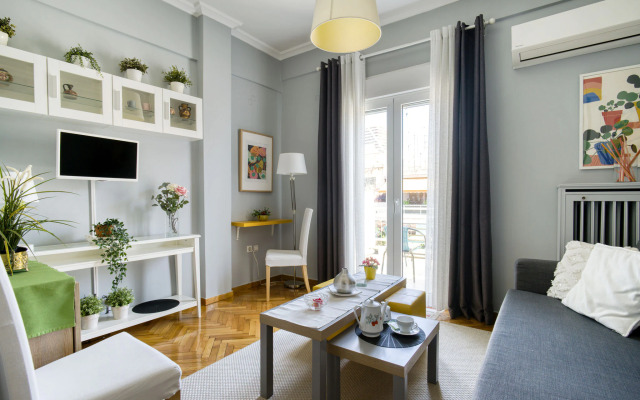 Snug apartment in Αθήνα with veranda