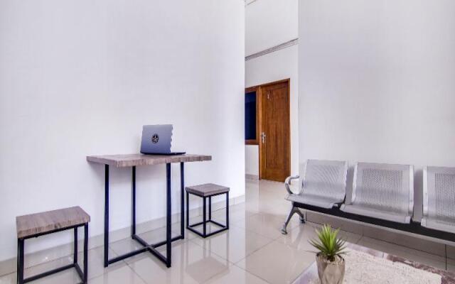 OYO Life 90084 Merpati Place