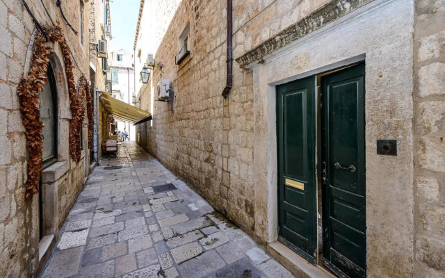 Stradun View En Suite Rooms & Studio