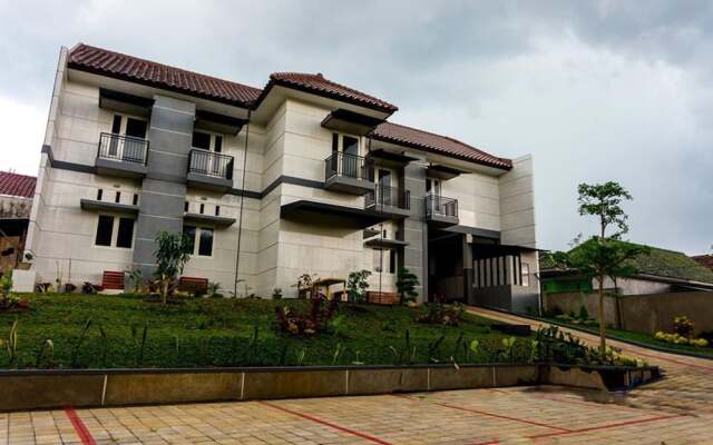 OYO Life 2399 Gerbera House - Kos Putri