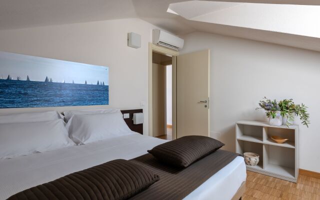 Vialeromadodici Rooms & Apartments