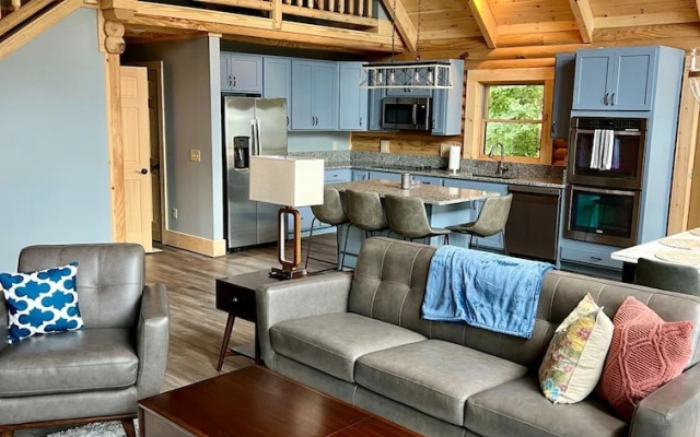 Wintergreen Chesnut Hot-tub Arcade Fireplace