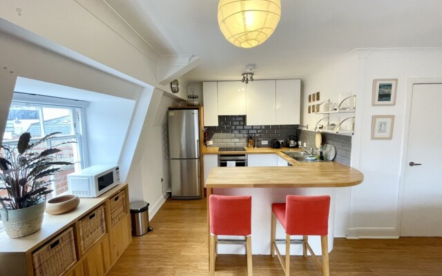 Bright 1 Double bed Apartment Near Cabot Circus