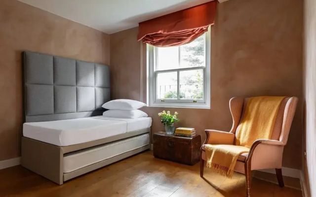 St Luke's Mews III by Onefinestay