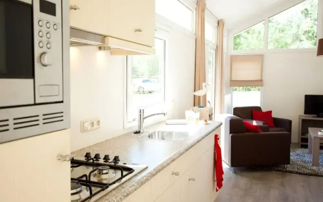 Enchanting Chalet 600 m From the sea