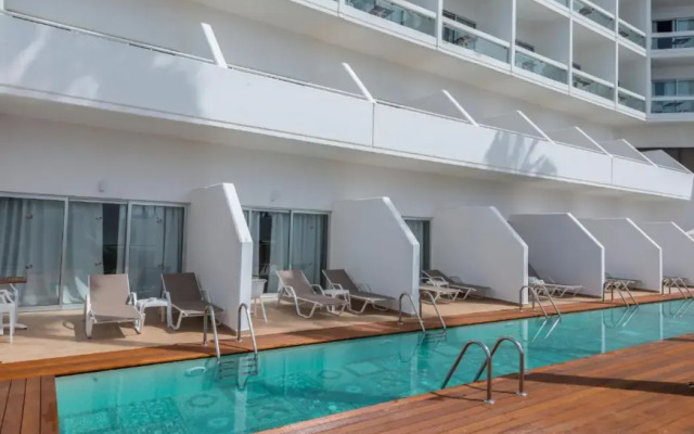 Leonardo Plaza Cypria Maris Beach Hotel & Spa